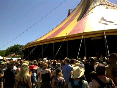 The crowd seeing the Wombles is big, and all with face masks at #glastonbury