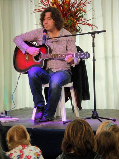 Julian Butler sings Remember You're A Womble