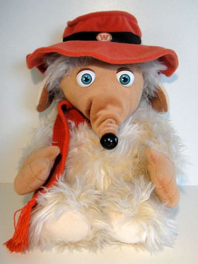 Singing Orinoco, 33cm (Golden Bear, 1998) – sings Remember You’re A Womble and wiggles his nose Singing Orinoco