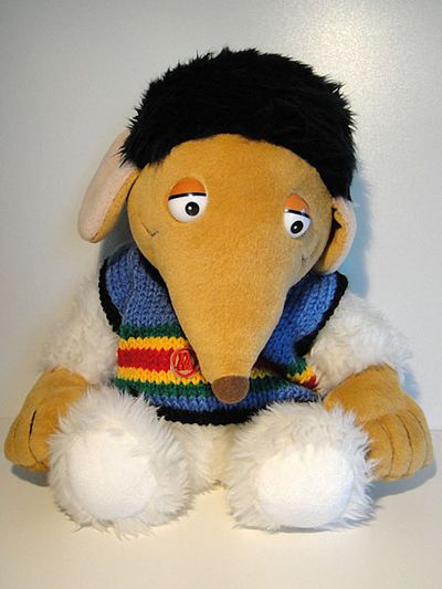 Stepney lookalike (Aminals by Playmakers) – note the upside-down W badge Stepney lookalike