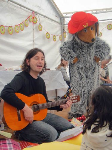 Wombles singalong at the Wimbledon Village Fair 2011