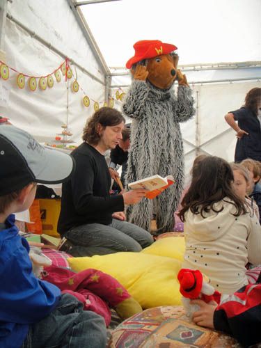 Wombles storytelling at the Wimbledon Village Fair 2011